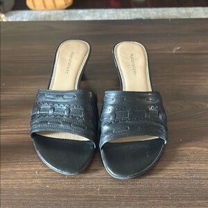 Naturalizer Black Women's kitten heel